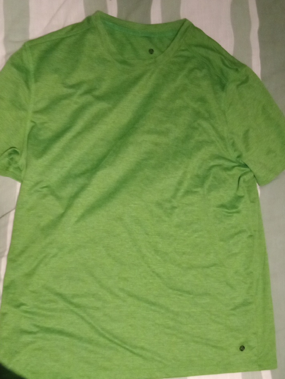 BRAND NEW Classic Short-Sleeve V-Neck Tee in Green